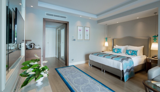 Family Pool Garden Suit With Terrace